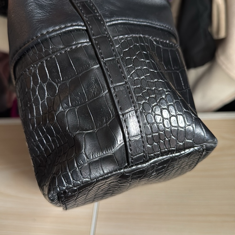 Simply Vera Vera Wang Black Leather Tote with Croc-Texture Trim - Picture 11 of 13